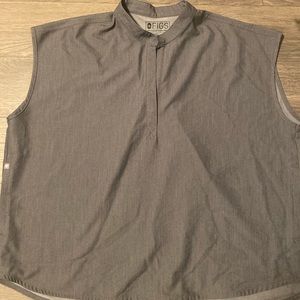 Ladies FIGS Technical collection scrub top with pockets. Size XXl.